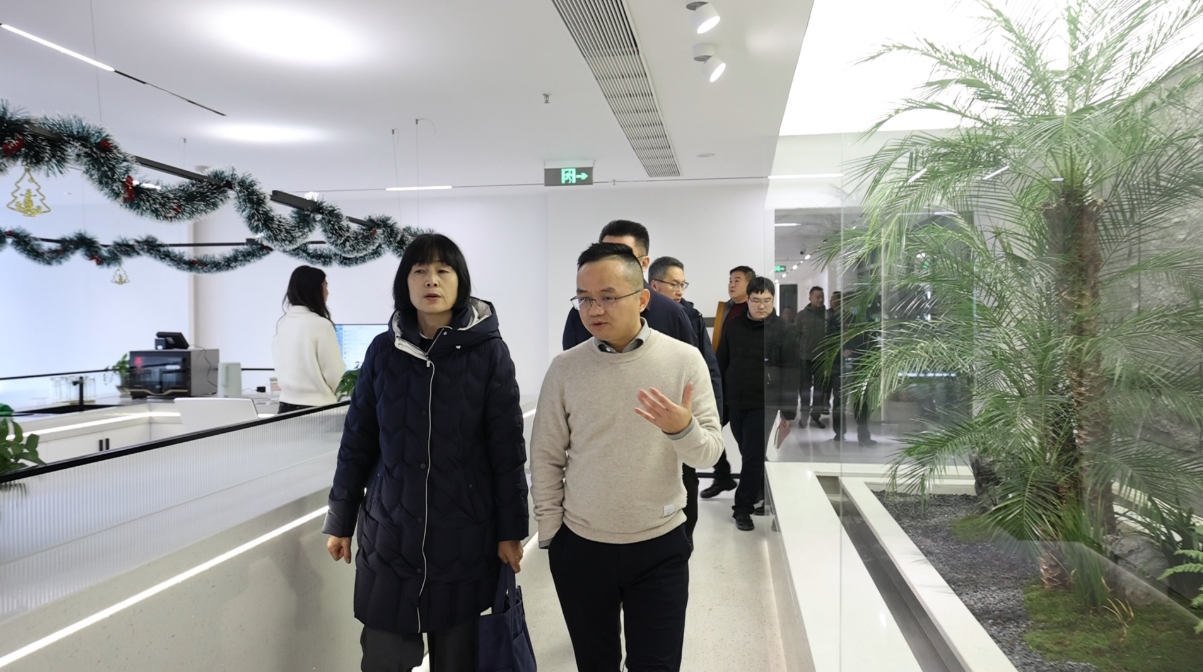 潍坊海关领导带队考察豪门国际